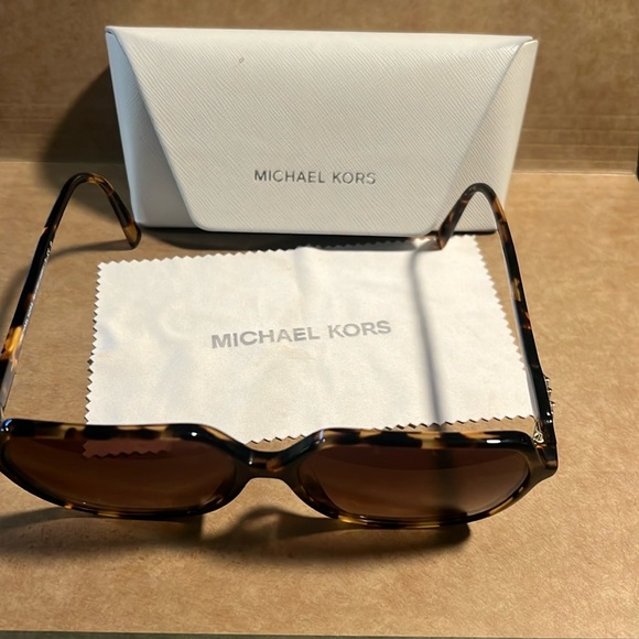 Mint condition- Michael Kors Square glasses - Picture 2 of 5